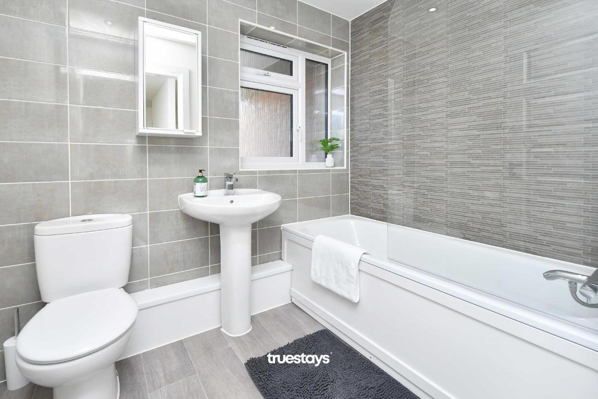 Regal House By True Stays - 3 Bedroom House In Stoke-On-Trent Экстерьер фото