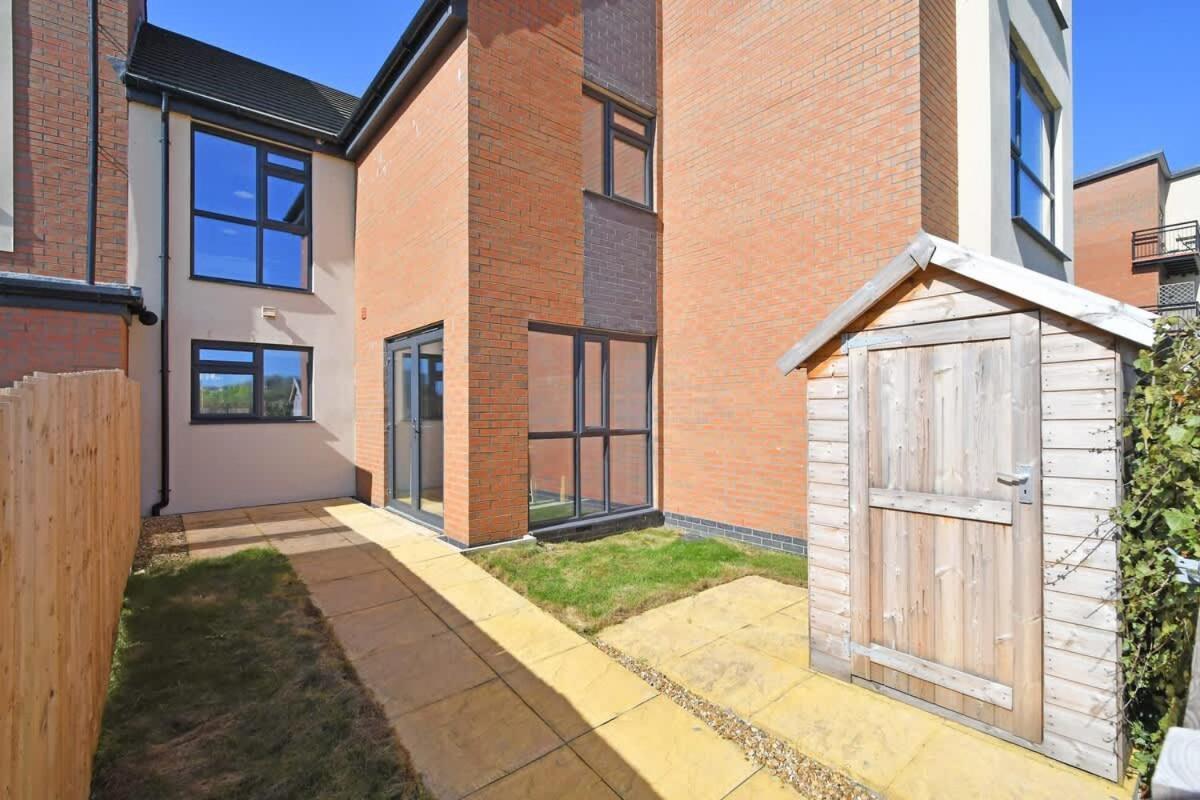 Regal House By True Stays - 3 Bedroom House In Stoke-On-Trent Экстерьер фото