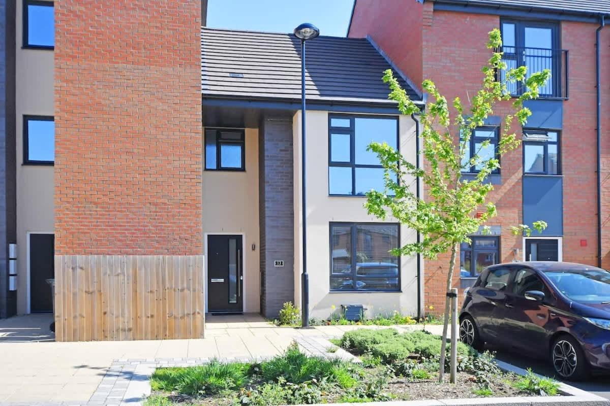 Regal House By True Stays - 3 Bedroom House In Stoke-On-Trent Экстерьер фото