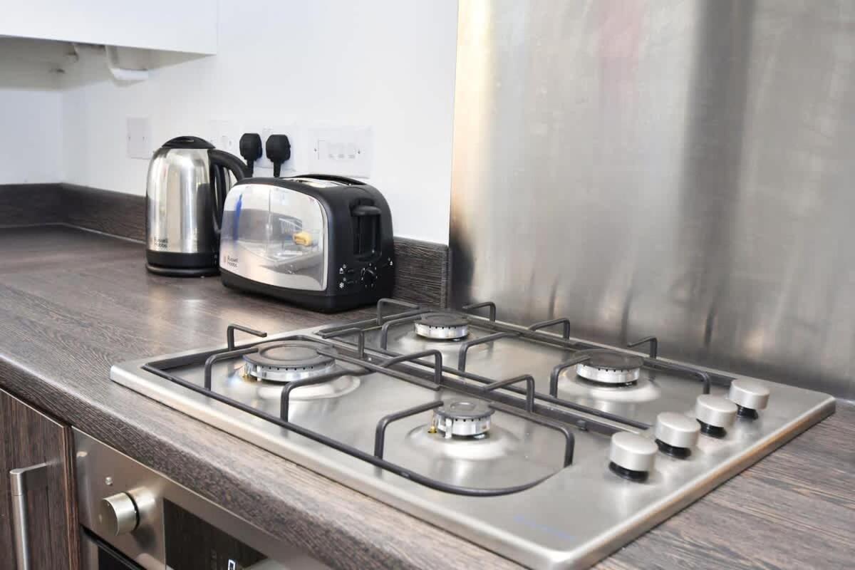 Regal House By True Stays - 3 Bedroom House In Stoke-On-Trent Экстерьер фото