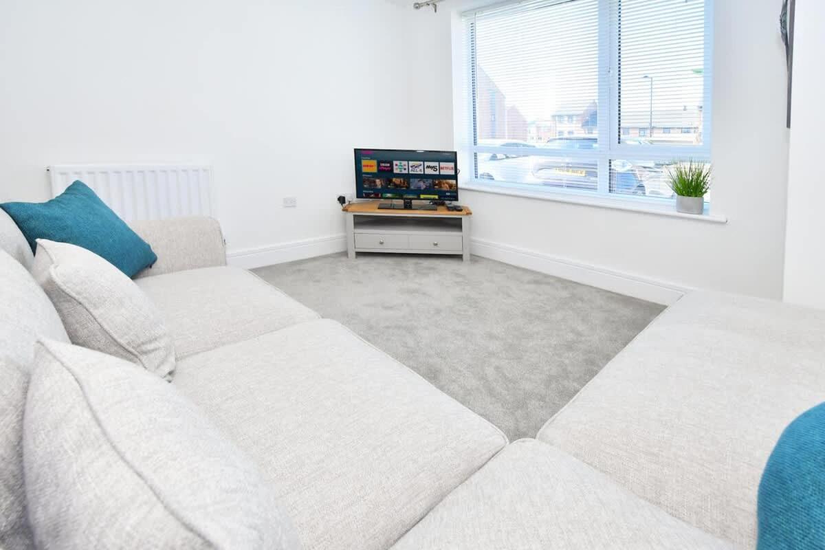 Regal House By True Stays - 3 Bedroom House In Stoke-On-Trent Экстерьер фото