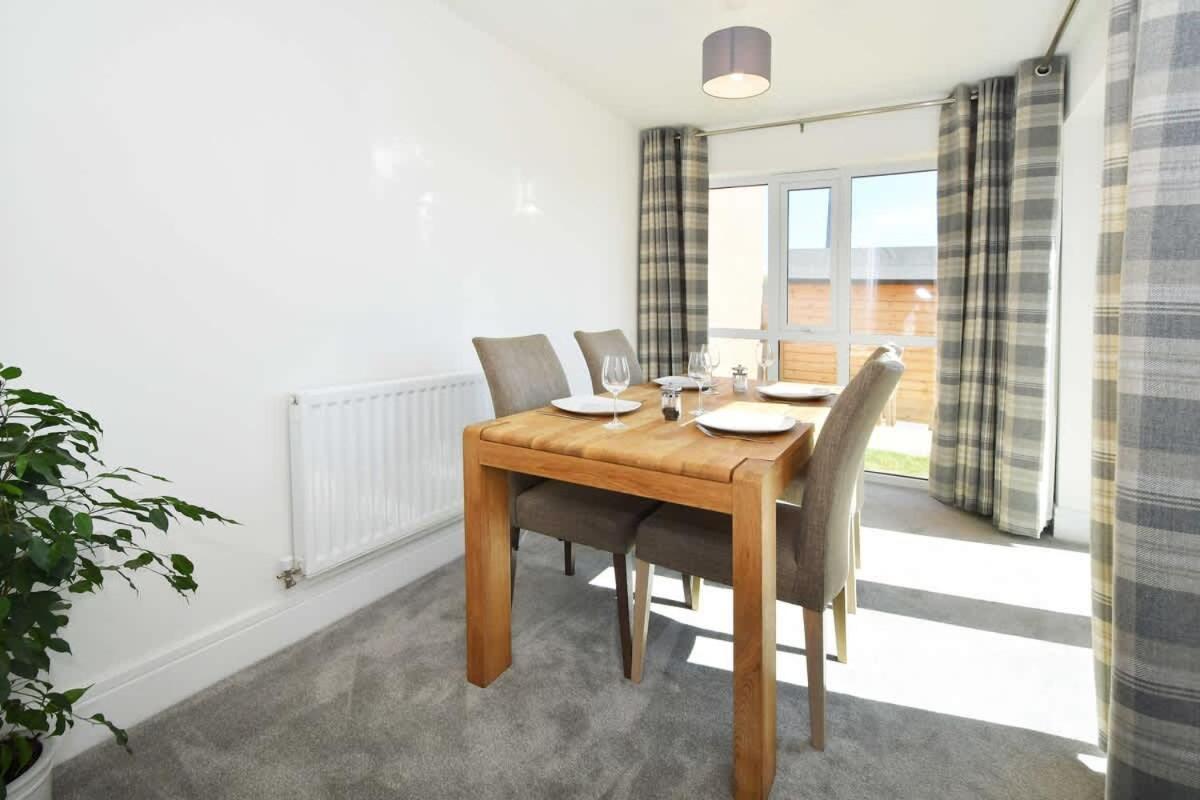 Regal House By True Stays - 3 Bedroom House In Stoke-On-Trent Экстерьер фото